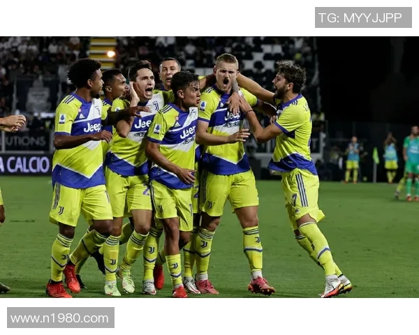 深圳足球队以66分稳居冠军赛积分榜首位追赶者紧随其后