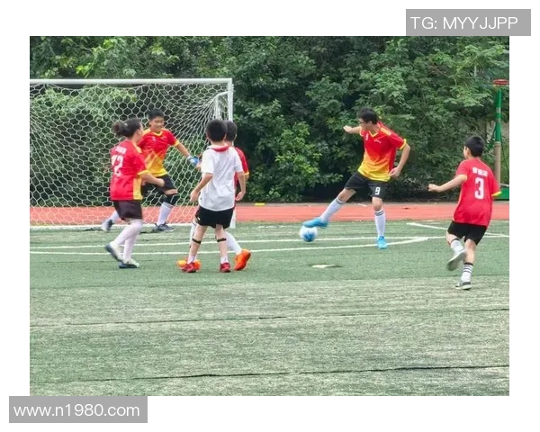 重庆足球队的意识觉醒与发展探索聚焦足球的未来之路