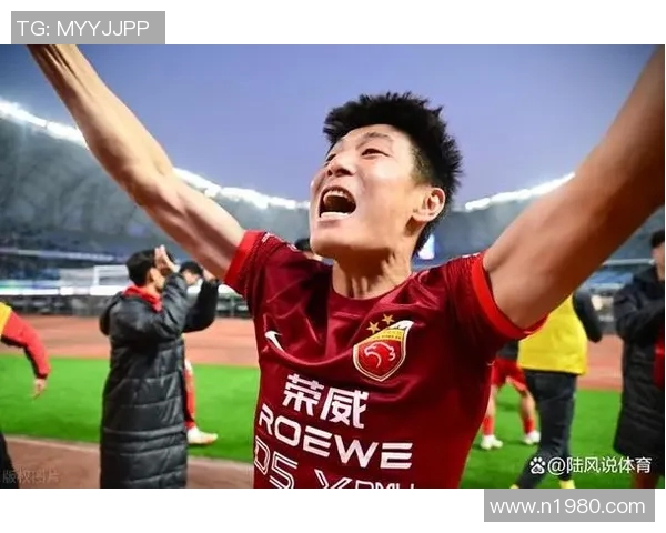 上海足球队在城市联赛中以74分稳居榜首争冠形势一片大好 上海足球队在城市联赛中以74分稳居榜首争冠形势一片大好